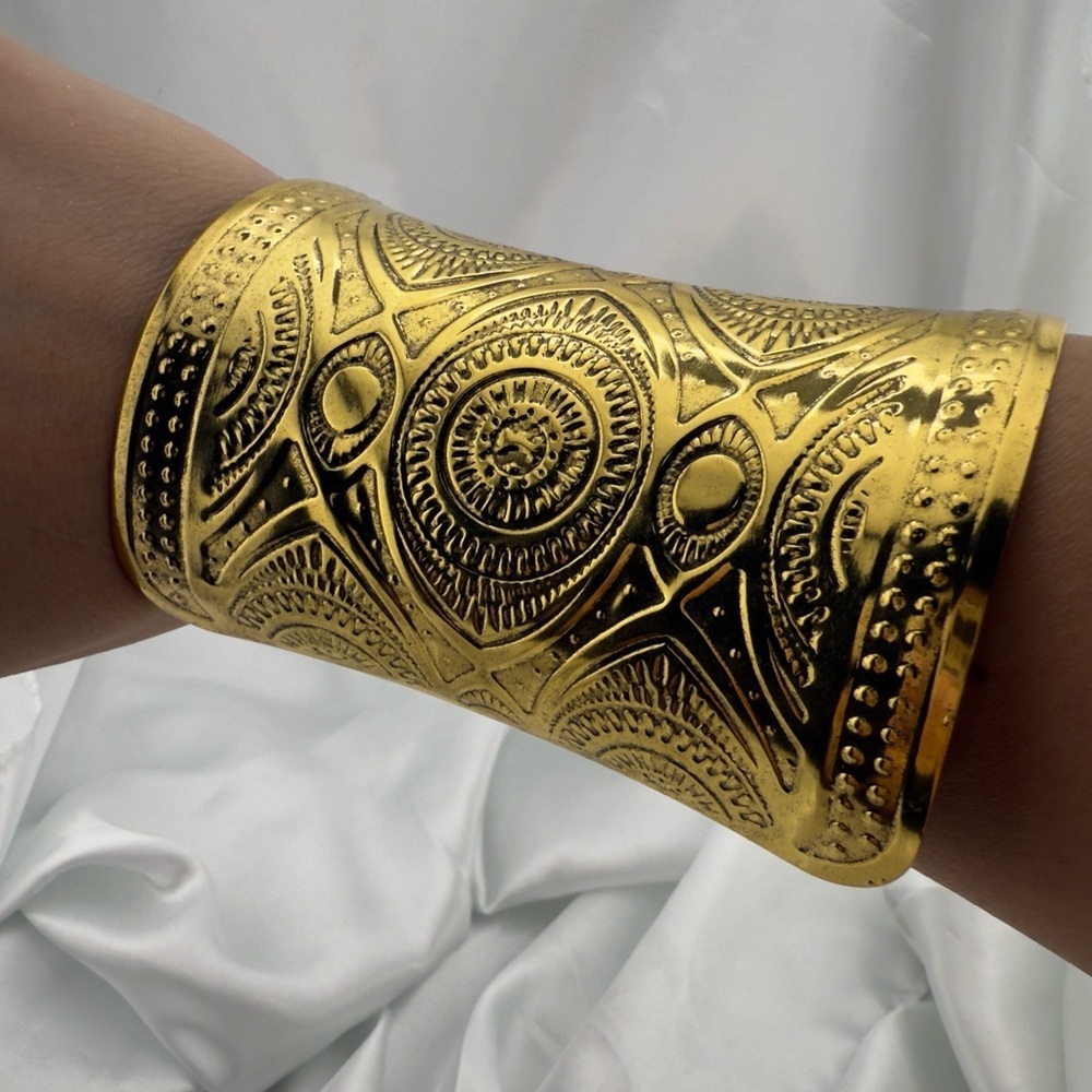 Unique classic Cleopatra Style Cuff Gold Textured Vase